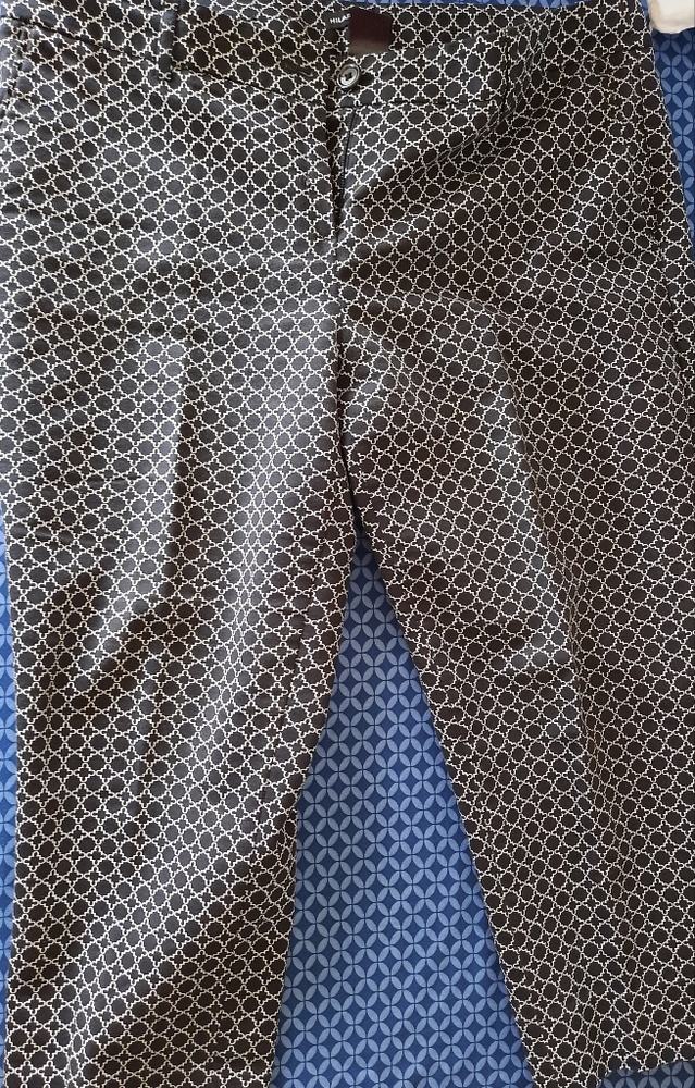 Black & white capris